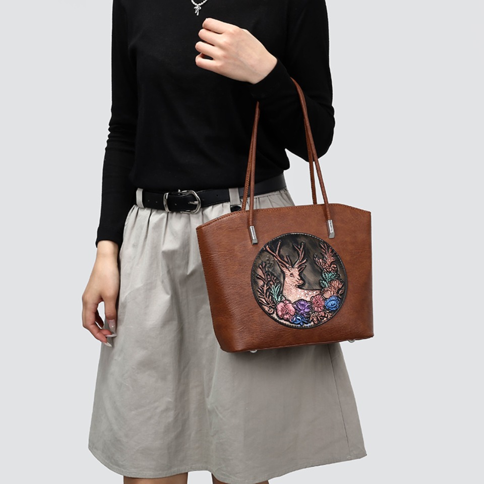 女性ヴィンテージエンボス加工鹿花柄トートバッグ高級ソフトレザ - Leatherwork Workshop のレビューと価格