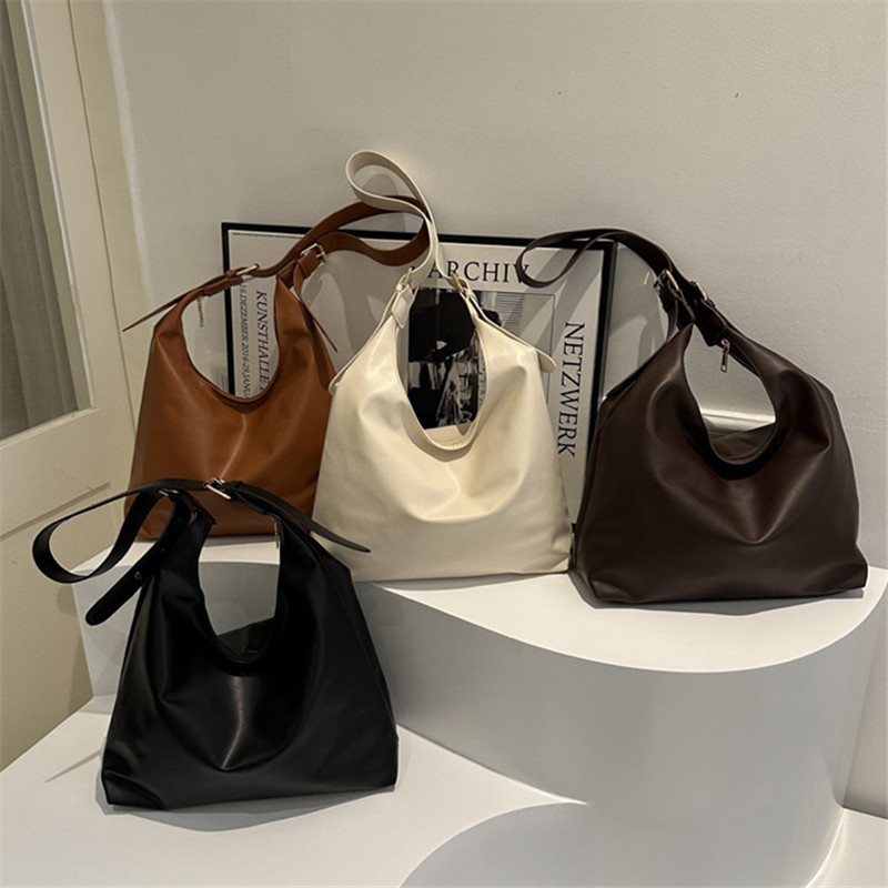 洗練された黒革ショルダーバッグ、ミニマリストで大容量、普段使 - Leatherwork Workshop のレビューと価格